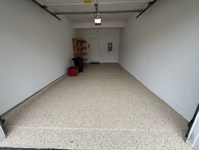 Building Photo - 545 Peebles Ct