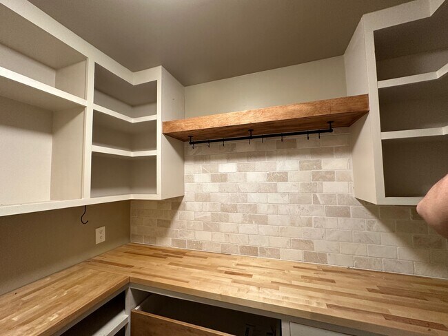 Building Photo - 7970 W Elm St