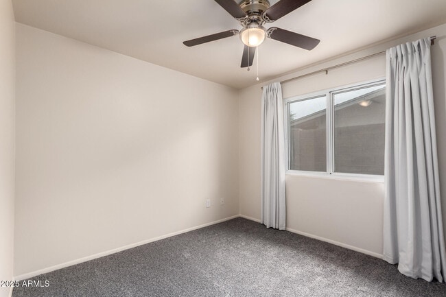 Building Photo - 1122 E Marny Rd