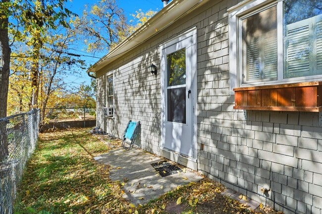 Building Photo - Downtown Castle Rock at its best!  Just a short 2 block walk to downtown.