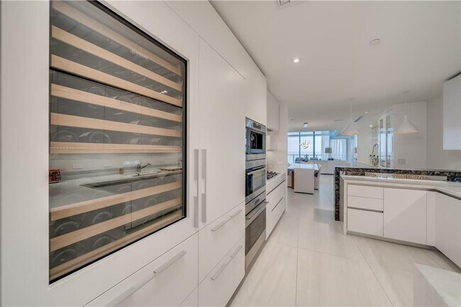 Building Photo - 2200 N Ocean Blvd