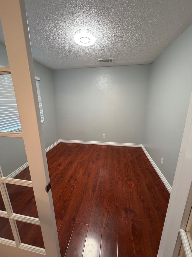 Building Photo - Nice home for rent in Hanford