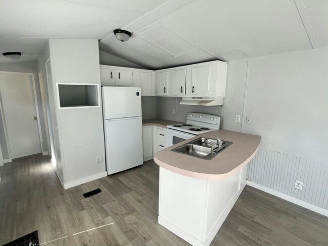 Building Photo - 1133 Chicago Bulls St