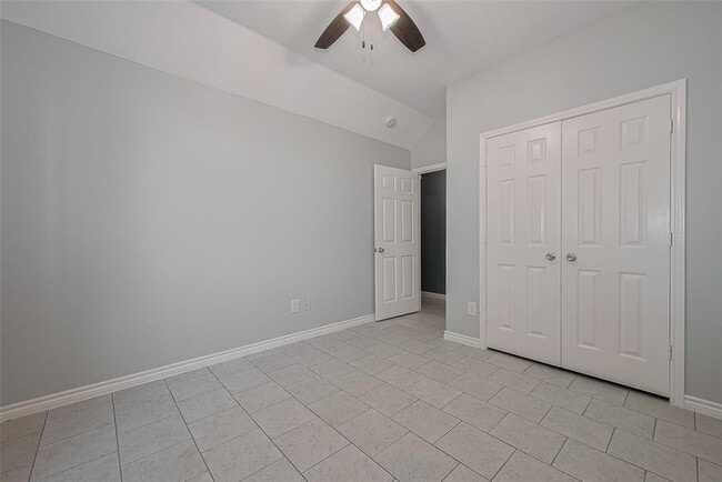 Building Photo - 9631 Highland Pointe Dr