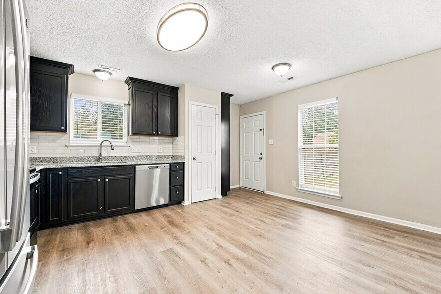 Building Photo - 9912 Peppermint Ln