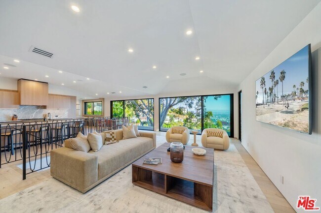 Building Photo - 8800 Hollywood Blvd