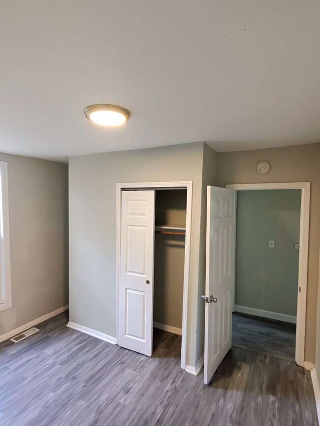 Building Photo - Spacious and Comfortable Living on Buddie Avenue