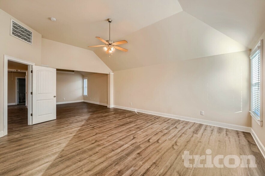 Building Photo - 296 Prescott Dr