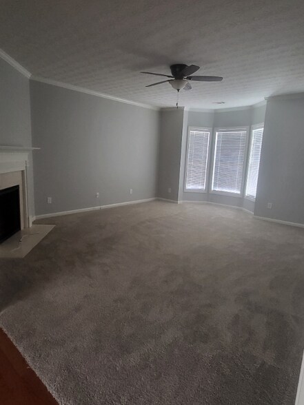 Building Photo - 607 Pecan Knoll Dr