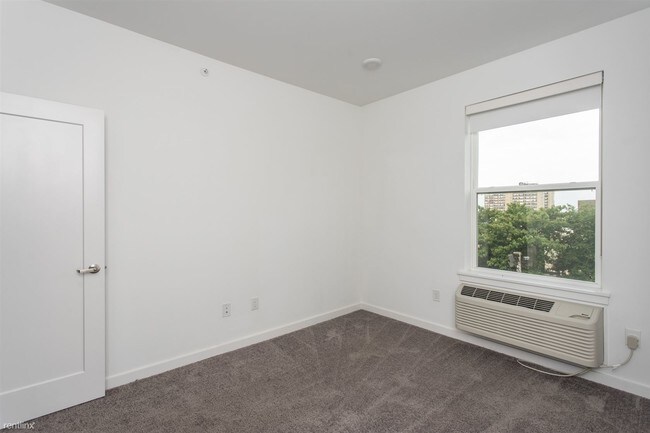 Building Photo - 1629 W Girard Ave