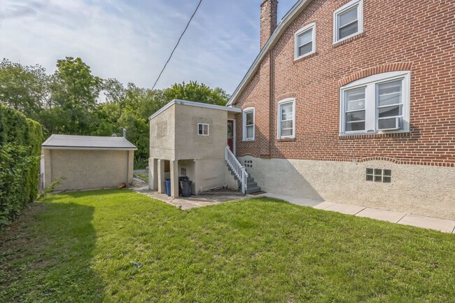 Building Photo - Cozy 2-Bedroom, 1 Bath Apartment in Plymou...