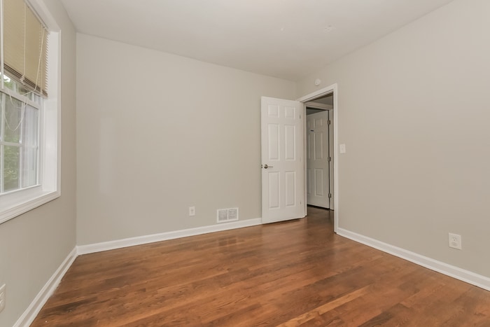 Building Photo - 195 Greenway Dr