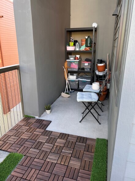 Building Photo - 45079 Insight St