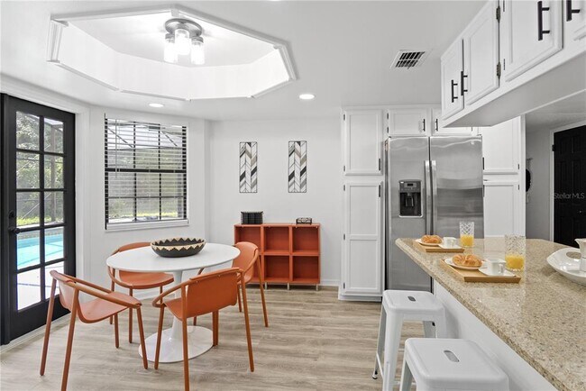 Building Photo - 2540 Albany Dr