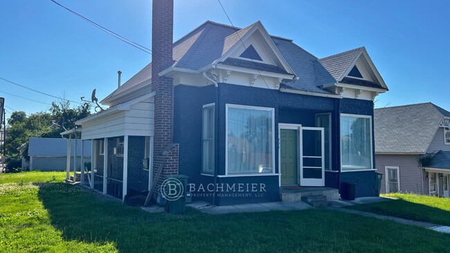 Building Photo - SW 1st Triplex