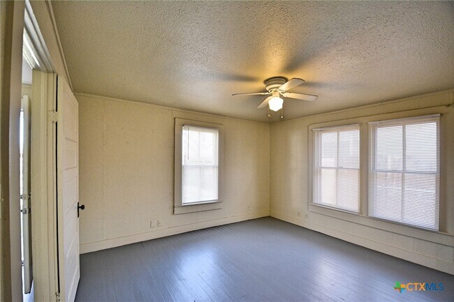 Building Photo - 875 Porter St