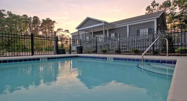 Building Photo - Cozy 3 Bedroom Home with Covered Patio