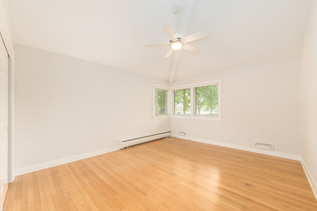 Building Photo - 924 Brookline Ln