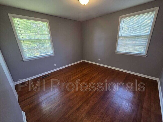Building Photo - 218 Walcott Dr