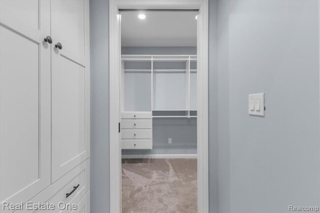 Building Photo - 1568 Grandview Dr