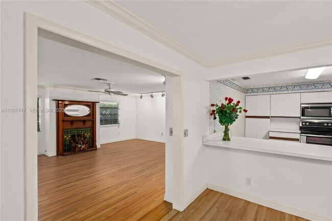 Building Photo - 736 Alhambra Cir