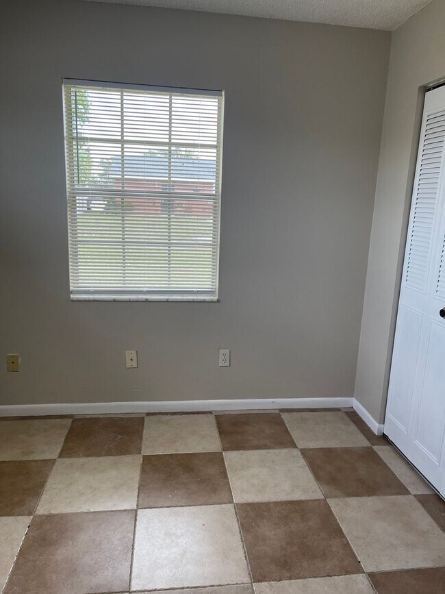 Building Photo - Adorable three bedroom two bath one car ga...