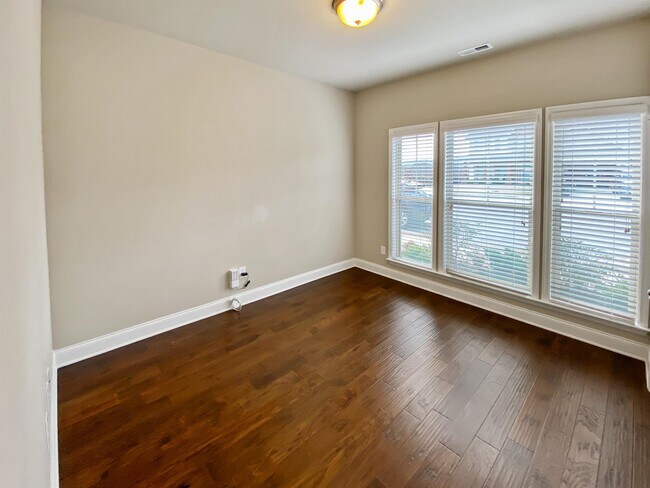 Building Photo - 3037 Greenway Cir SE