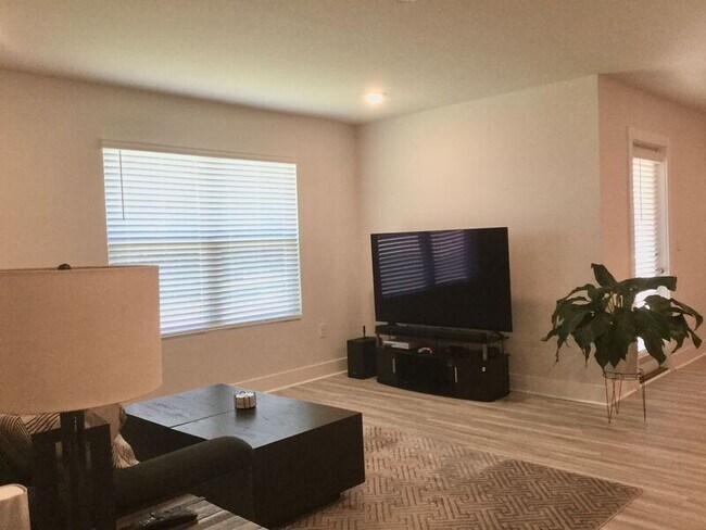 Building Photo - 8366 Burch Ct