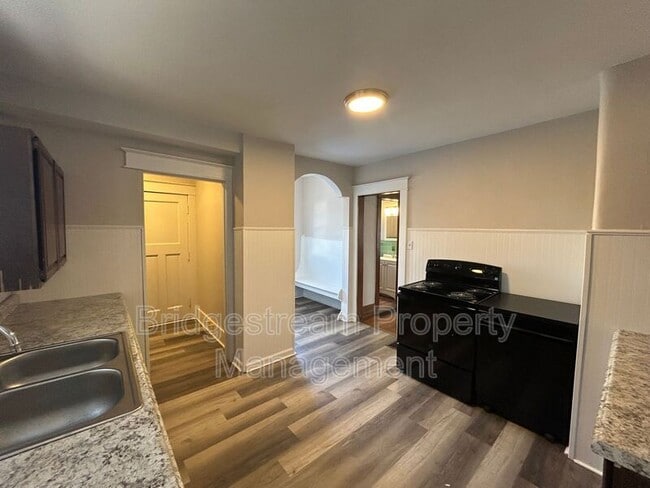 Building Photo - 517 Kenilworth Ave