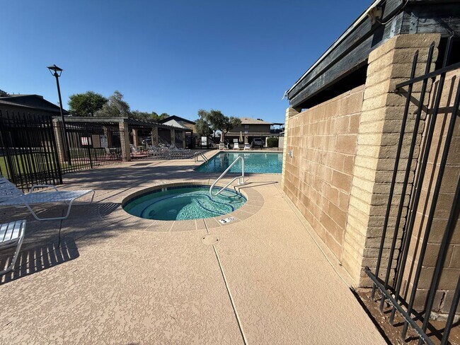 Building Photo - Cozy 2 Bedroom Chandler Condo