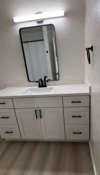 Building Photo - Vista Glen Apartments