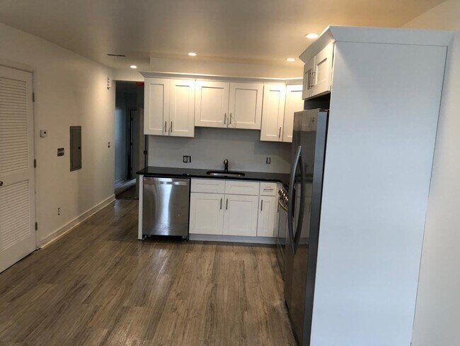 Building Photo - 2217 Reed St