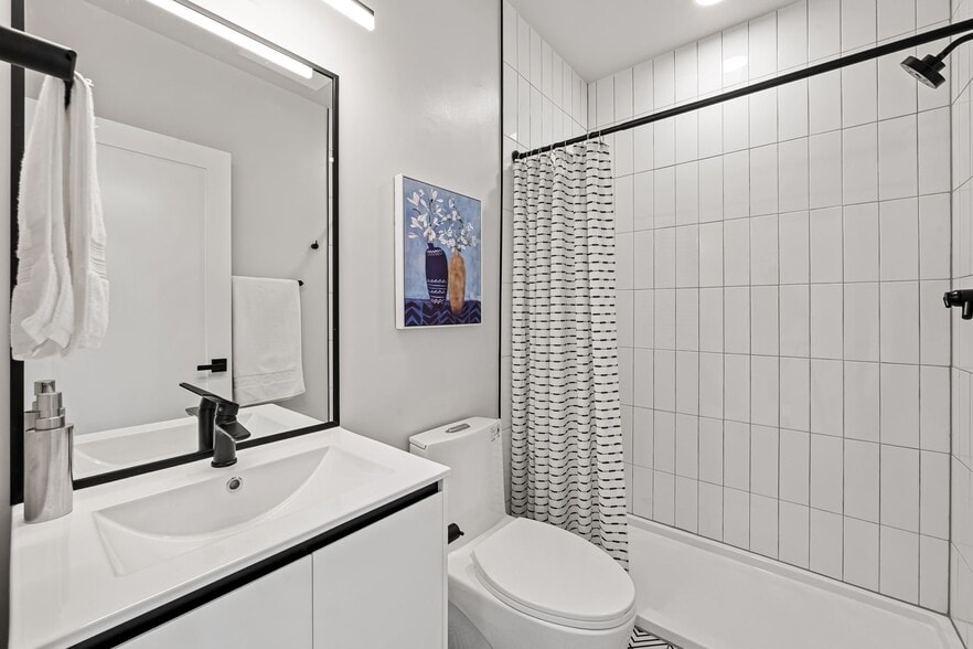 Building Photo - 600 N Howard St