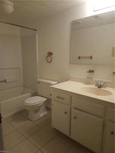 Building Photo - 330 Kinsmen Way