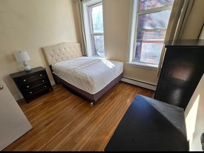 Building Photo - 129 Clinton St