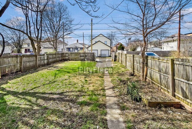 Building Photo - 3116 Ruckle St