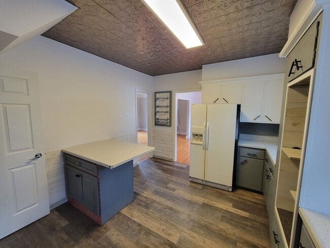 Building Photo - Beautiful Cedar Falls Home