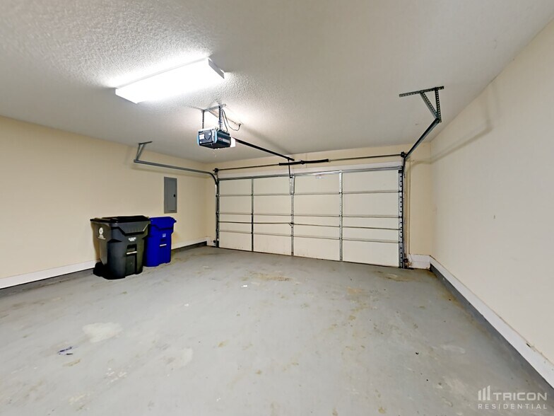 Building Photo - 2177 Red Oak Cir