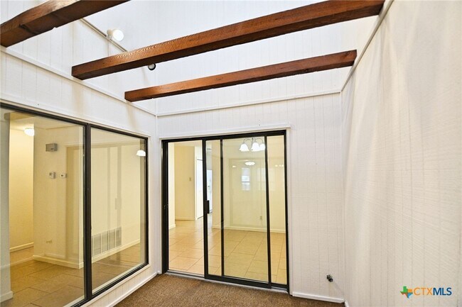 Building Photo - 736 Summerwood Dr