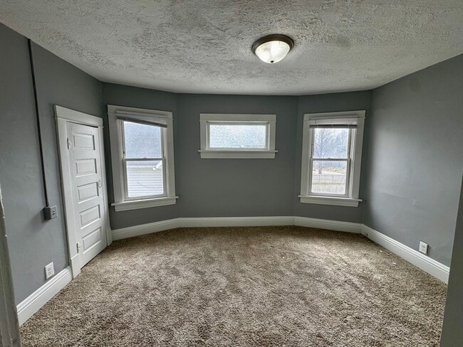 Building Photo - 5 Bed + Bonus Room House | Across from Park | 3 Stories | $1,450