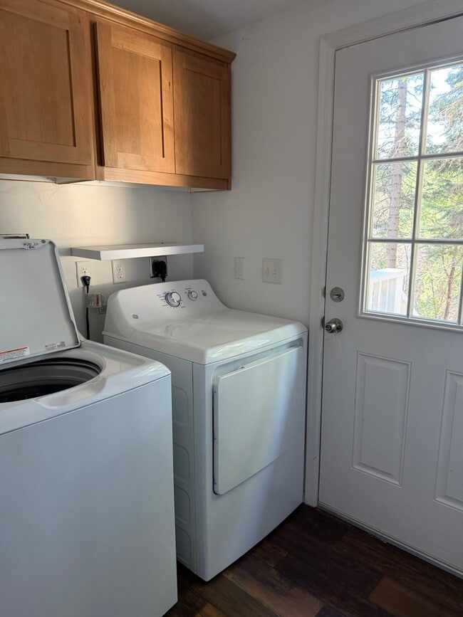 Building Photo - 13345 Pasquale Rd