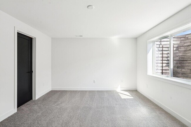 Building Photo - 753 Man O War Blvd