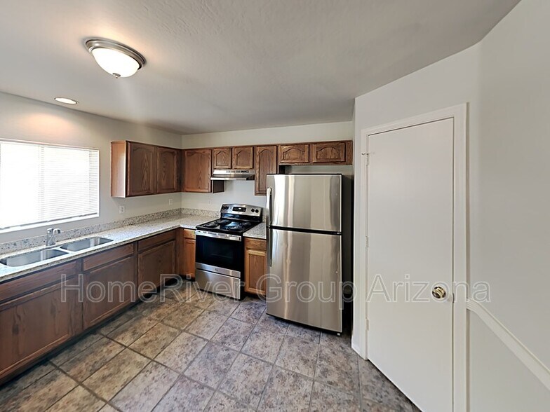 Building Photo - 12422 W Valentine Ave