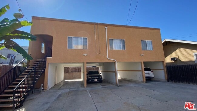 Primary Photo - 1037 3/4-1034 Irolo St