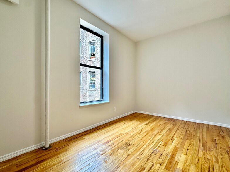 Building Photo - 209 W 108th St