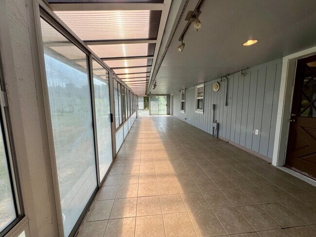 Building Photo - Fully Remodeled 4 Bed 3 Bath Home in the C...