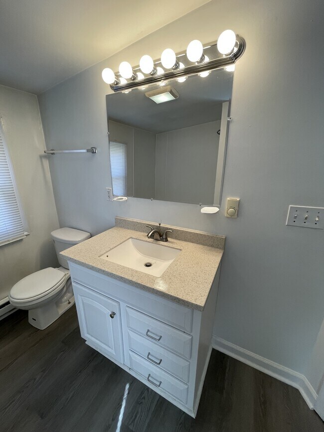 Building Photo - 538 E Lincoln Ave