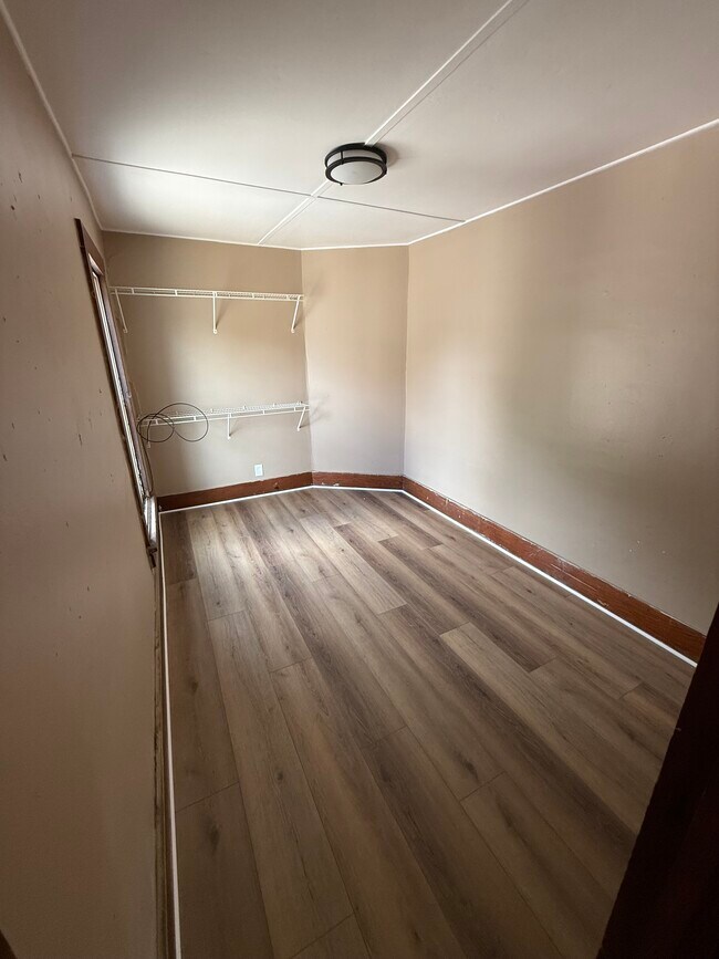 Building Photo - 254 W Main St