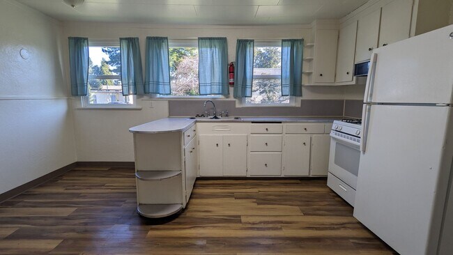 Building Photo - 2069 Holly St