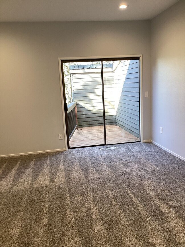 Building Photo - 4007 SW Fairhaven Ct